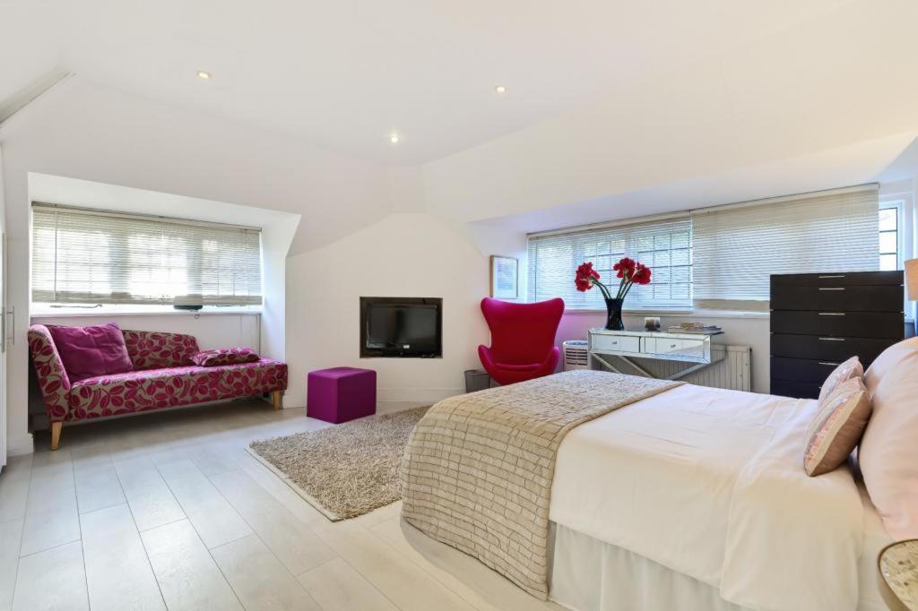 Vila Coach House Woking Exteriér fotografie