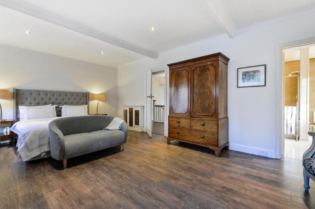 Vila Coach House Woking Exteriér fotografie