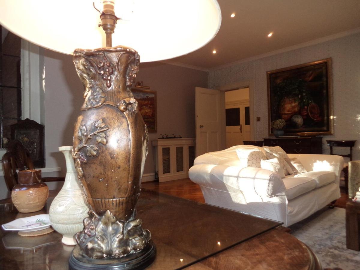 Vila Coach House Woking Exteriér fotografie
