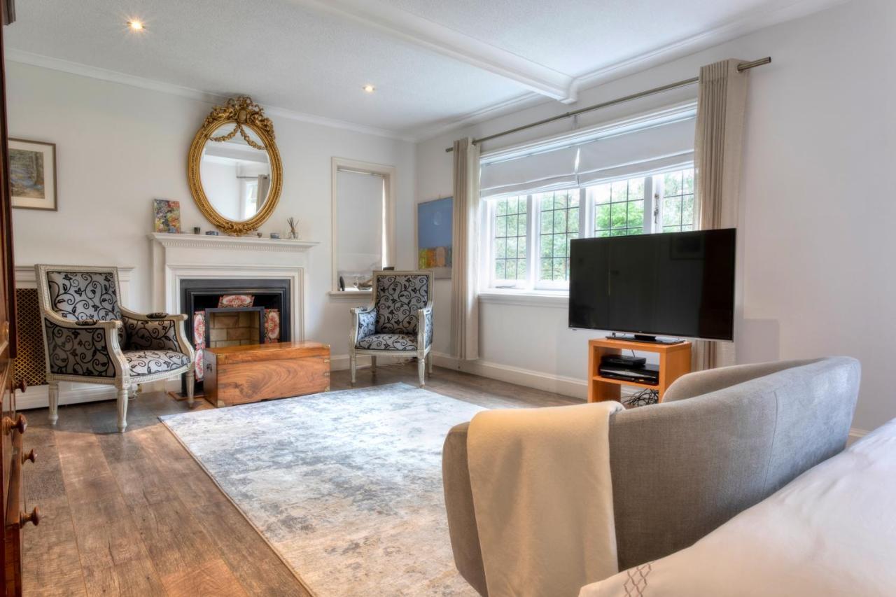 Vila Coach House Woking Exteriér fotografie